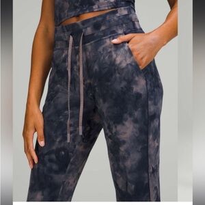 Lululemon ready to rulu joggers crop size 6, new with tags, align crop tank 6